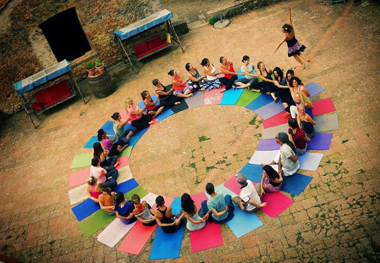 Collectif yoga en cercle